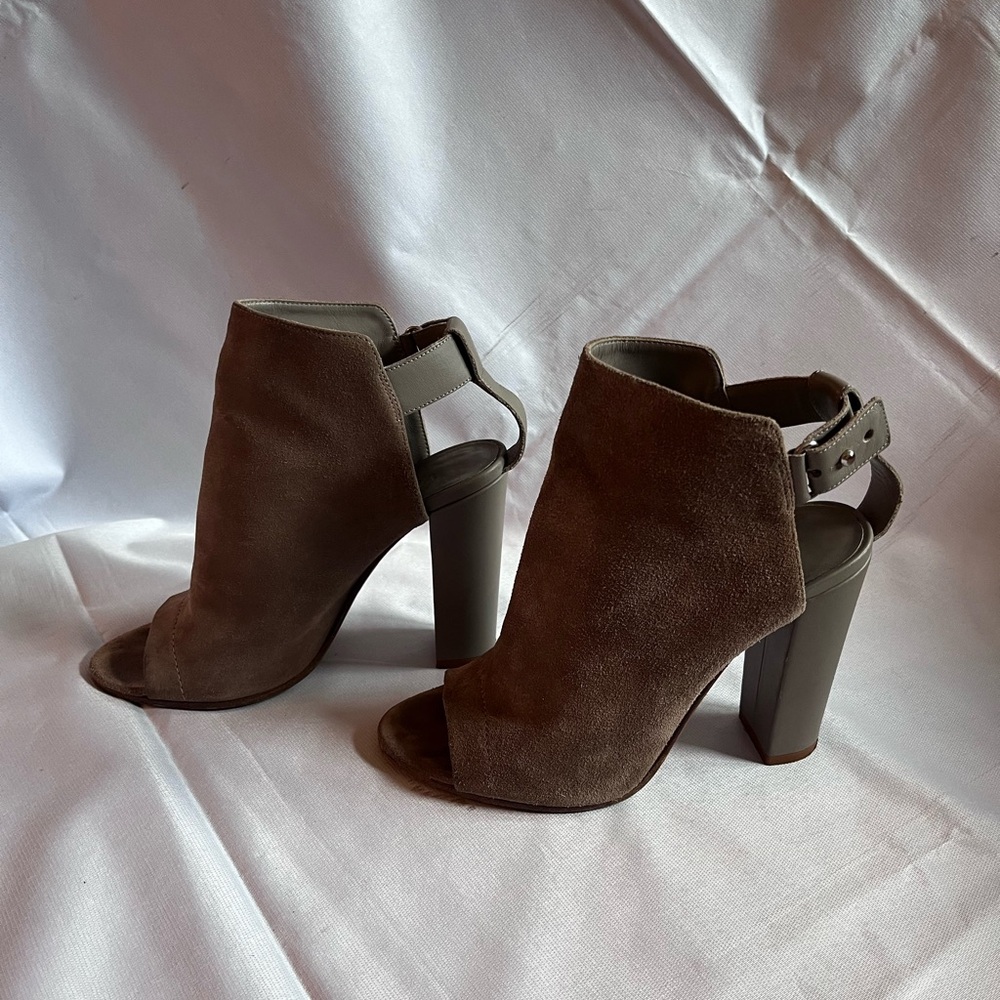 Vince - Elegant Brown Peep-Toe Heels